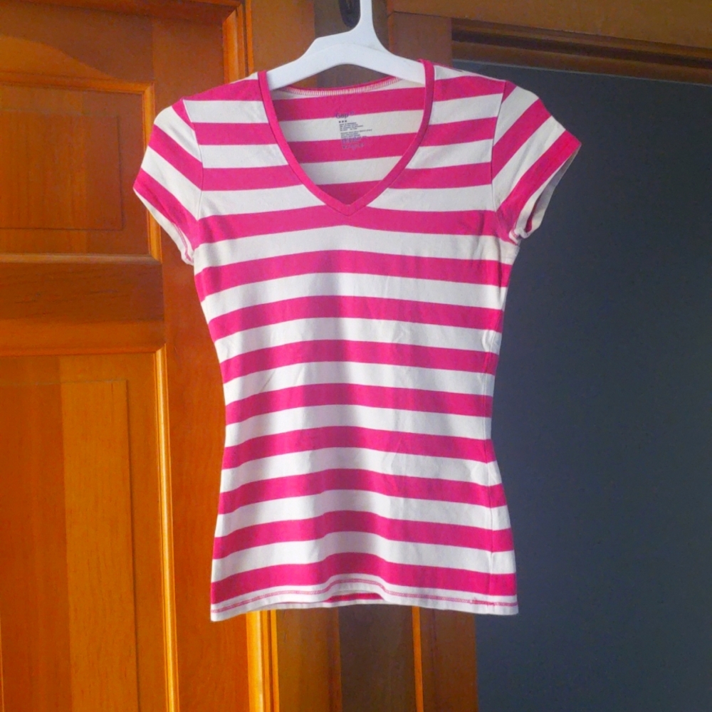 White/pink striped Gap t-shirt, size XS